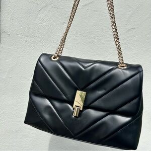 BLACK SHOULDER BAG